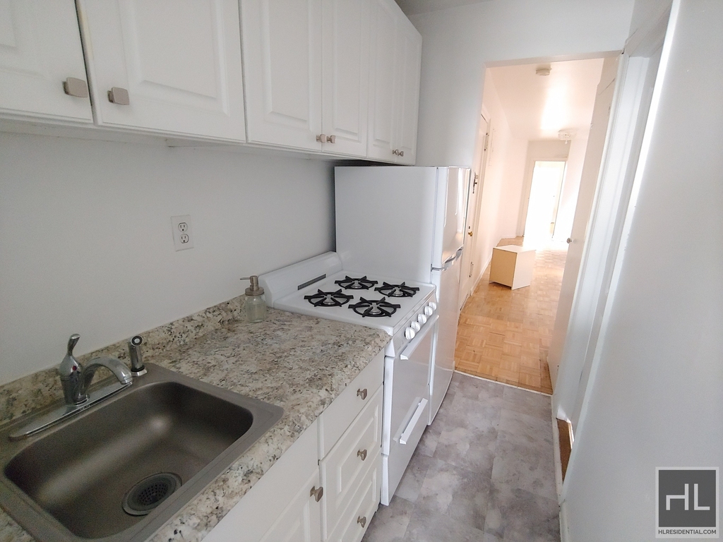 East 89th Street - Photo 3