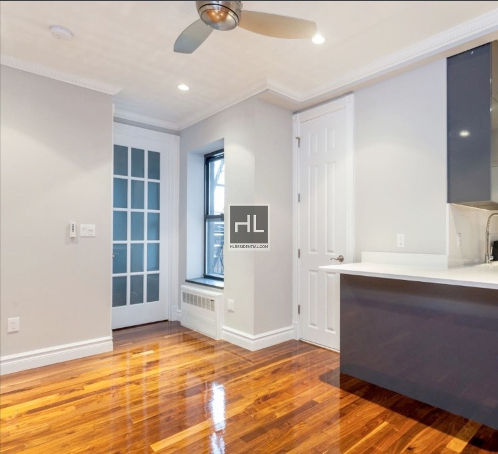 Lexington Ave. - Photo 1