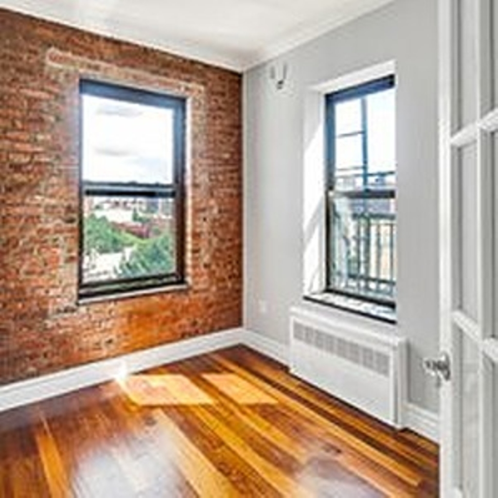 Lexington Ave. - Photo 3