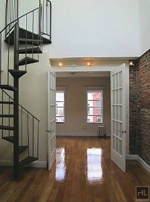 E 7th St. - Photo 3