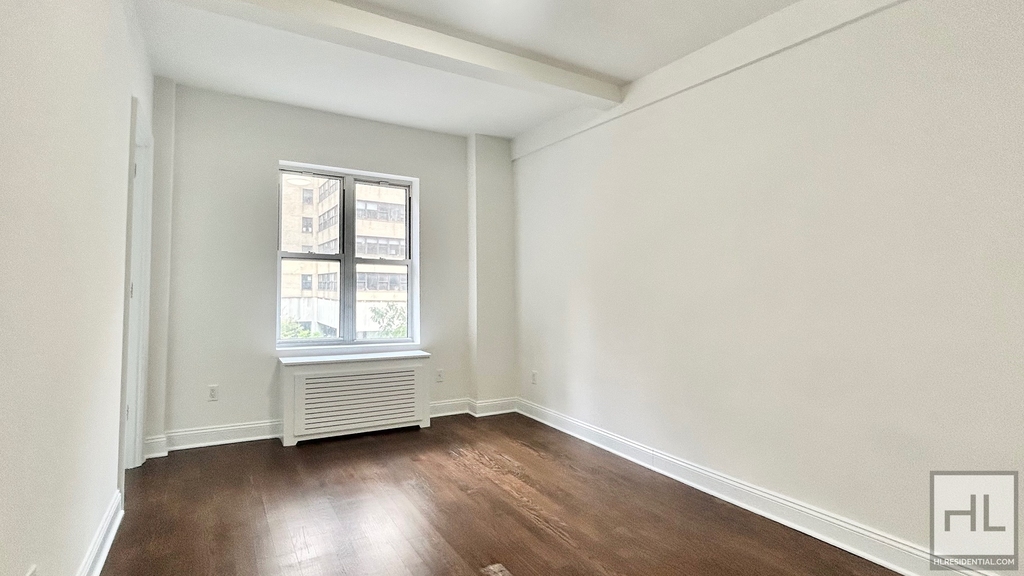 East 37 Street - Photo 3