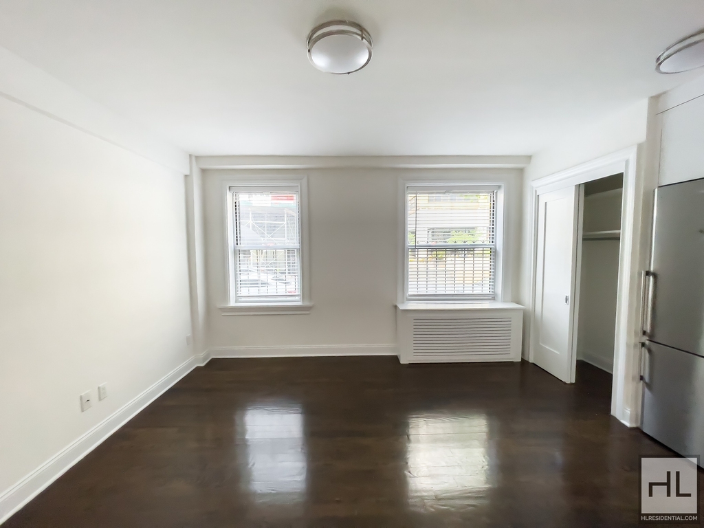 East 37 Street - Photo 2