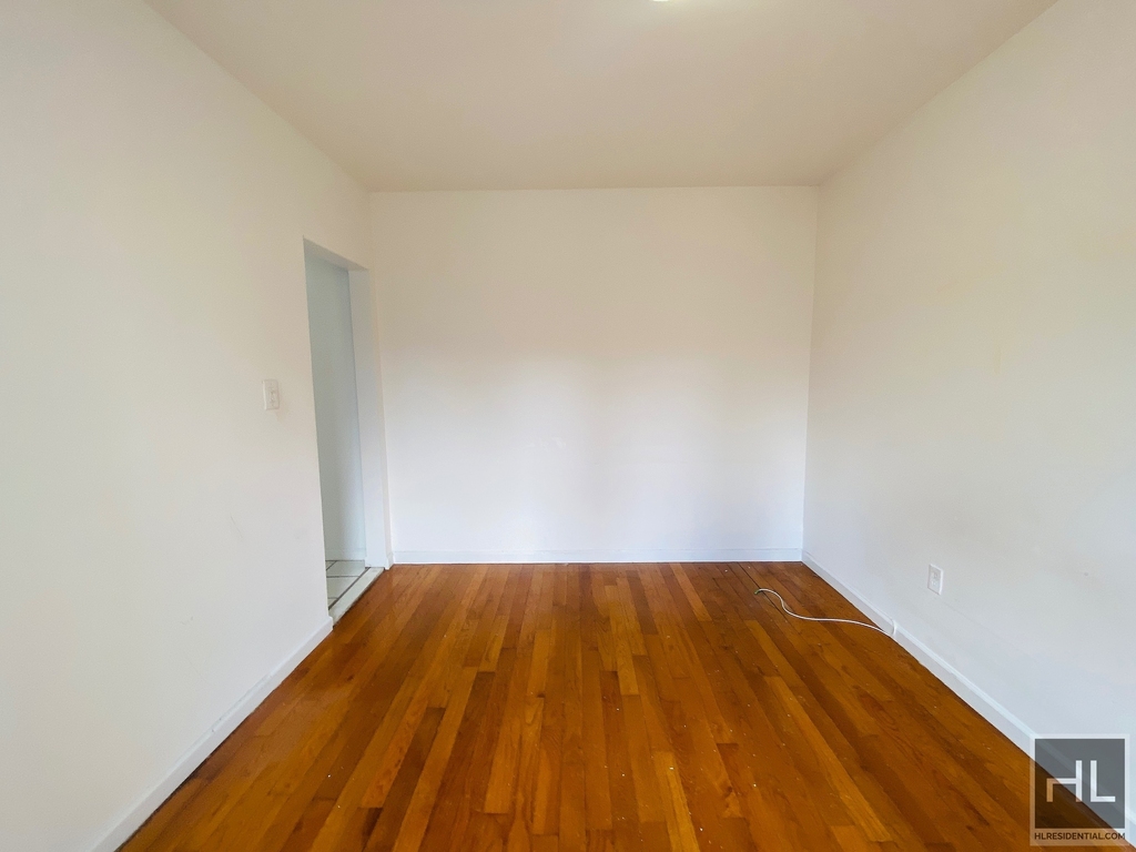 York Avenue - Photo 1