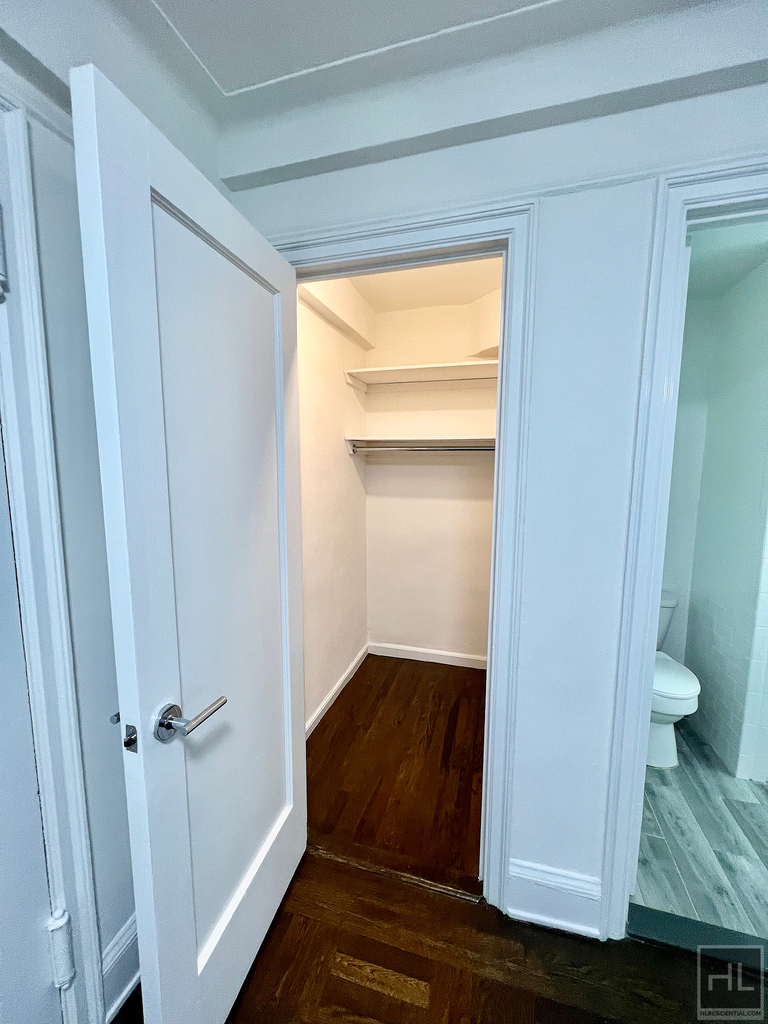 East 38 Street - Photo 4