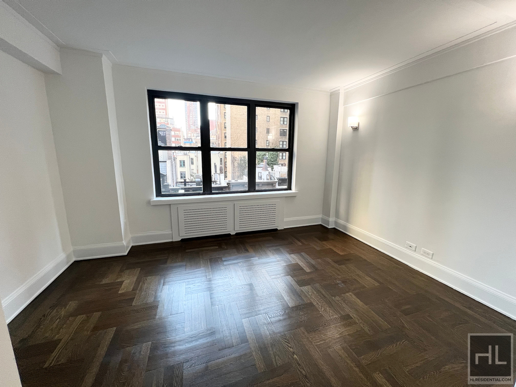 East 38 Street - Photo 1
