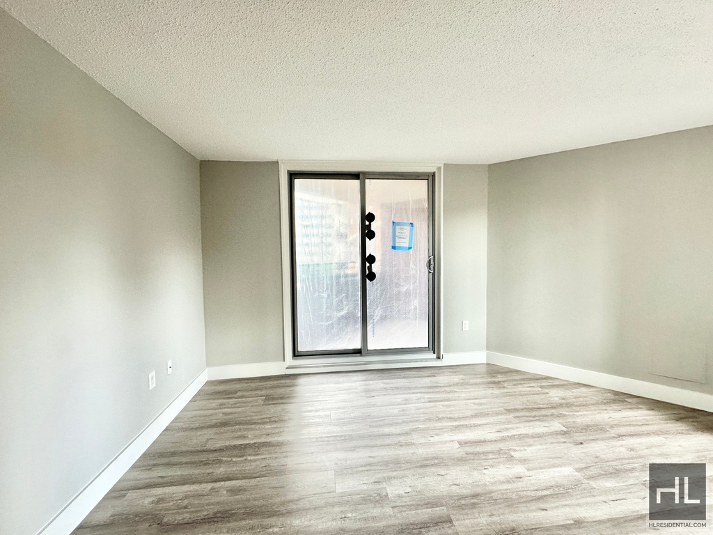 Second Avenue - Photo 1