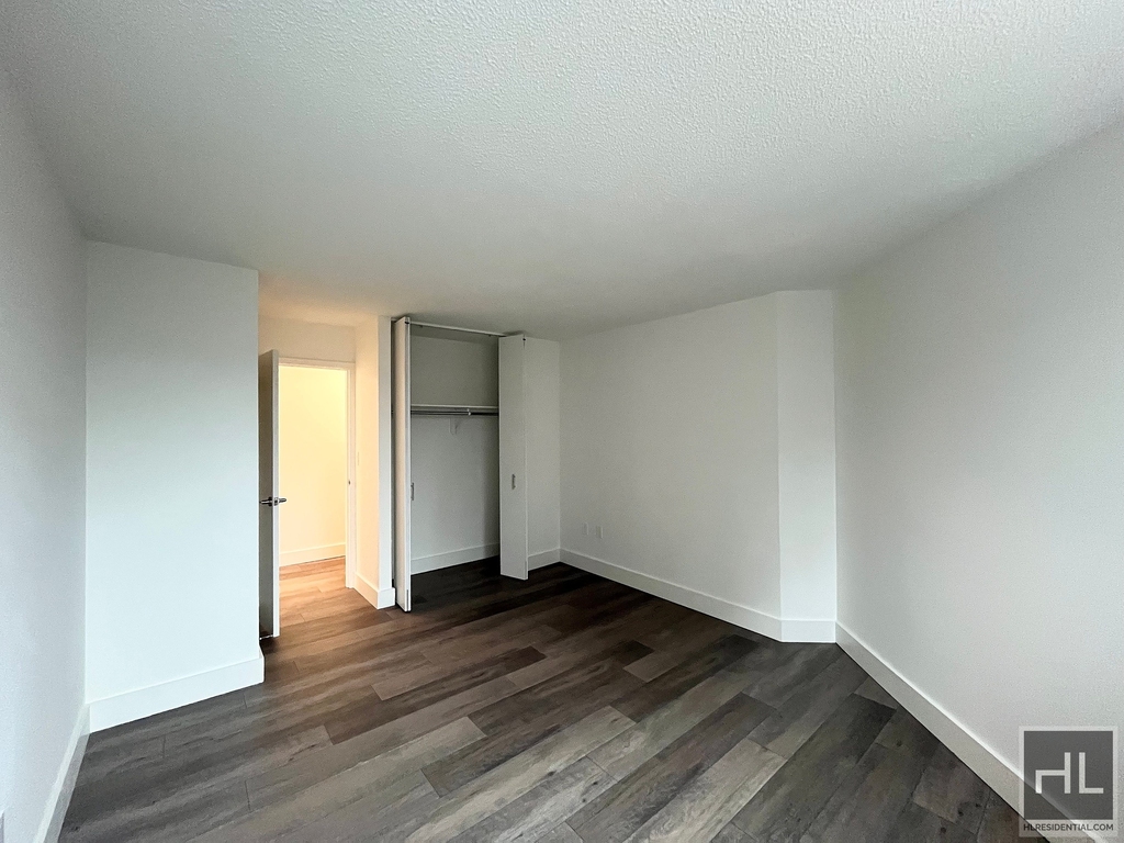 Second Avenue - Photo 1