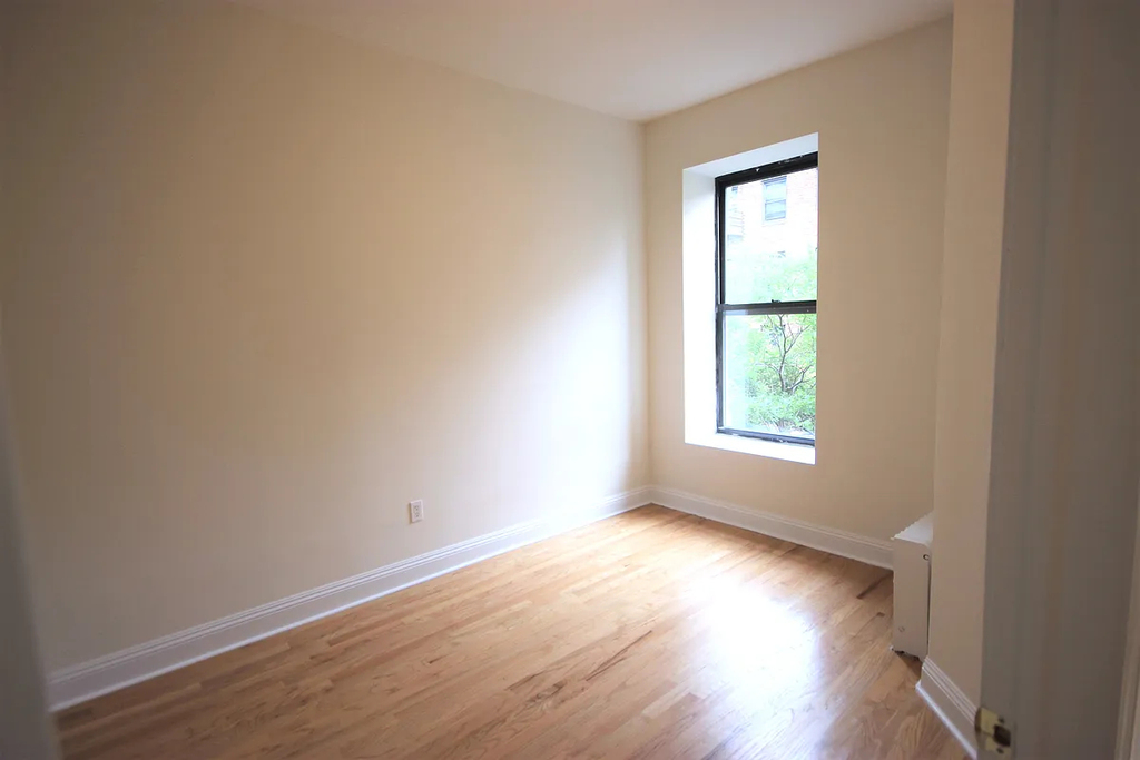 West 104th St Broadway - Photo 1
