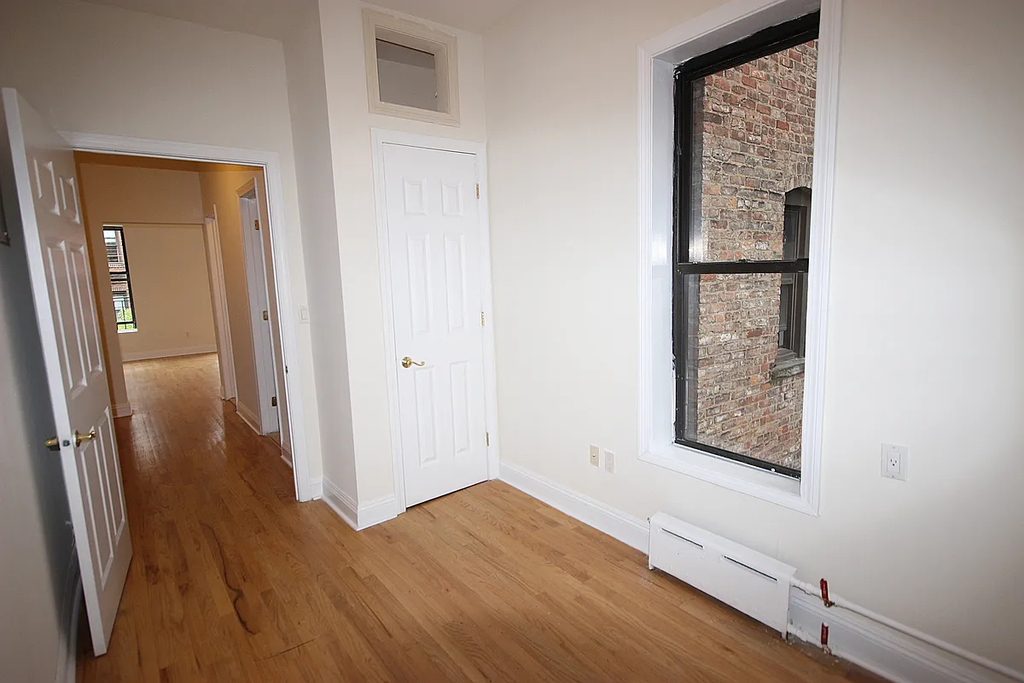 West 104th St Broadway - Photo 2