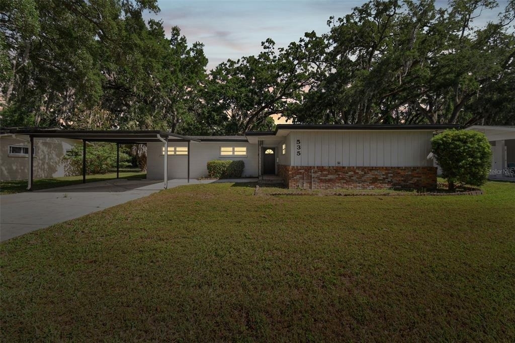 535 W Palmeden Drive - Photo 1