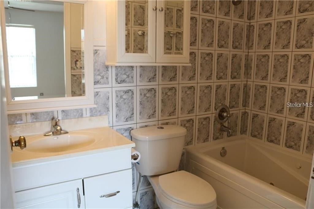 1400 Gandy Boulevard N - Photo 7