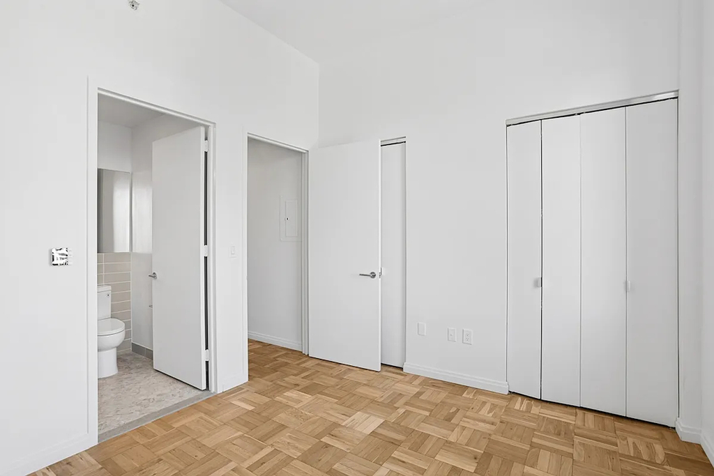 20 Exchange Place, Unit 4901 - Photo 3