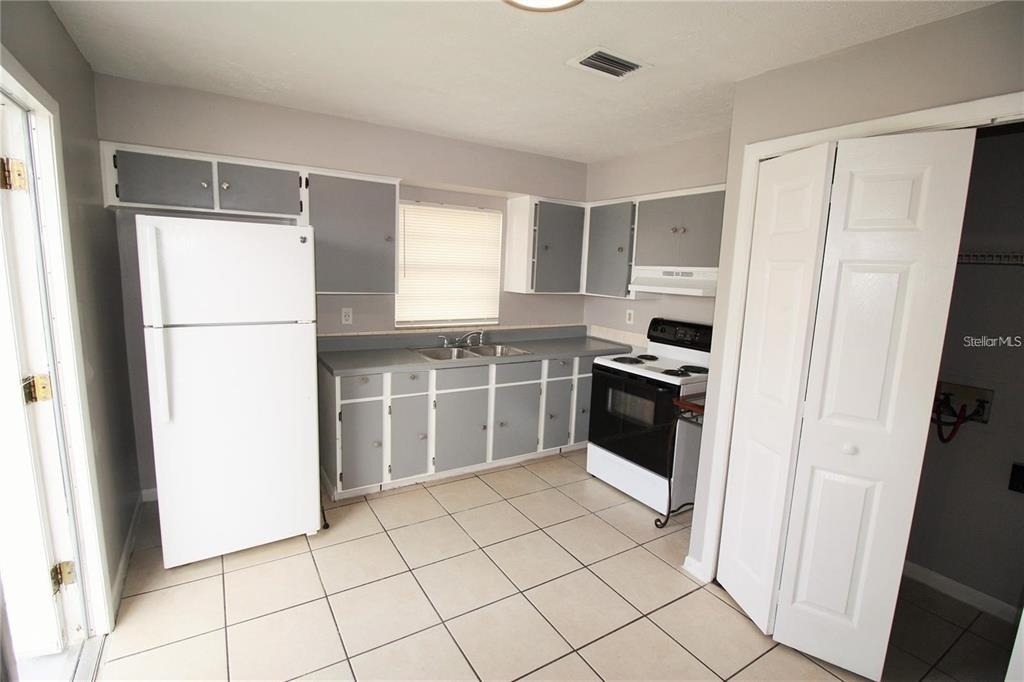 9418 N 50th Street - Photo 2