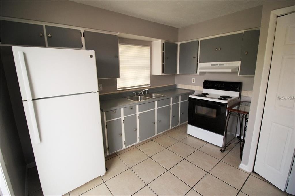 9418 N 50th Street - Photo 3