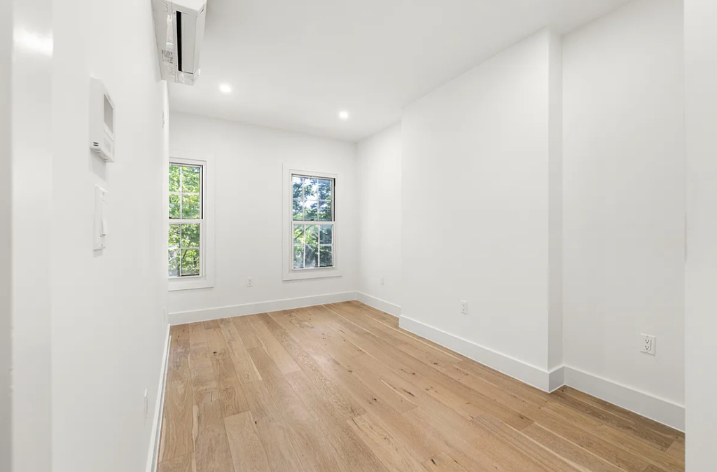 119 West 10th Street - Photo 5
