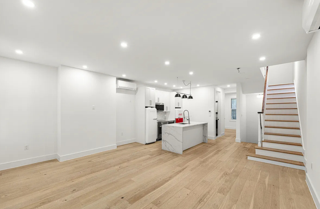 119 West 10th Street - Photo 2