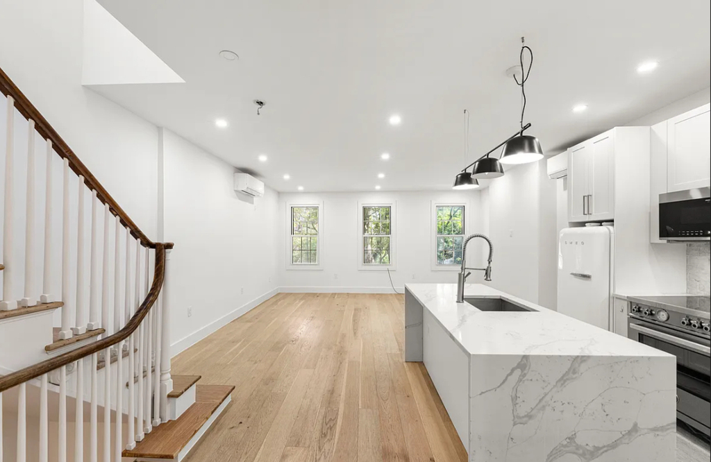119 West 10th Street - Photo 1