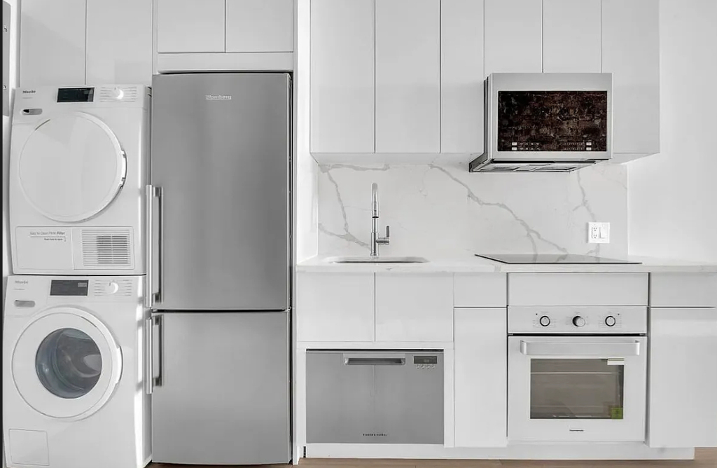 627 East 6th Street - Photo 2