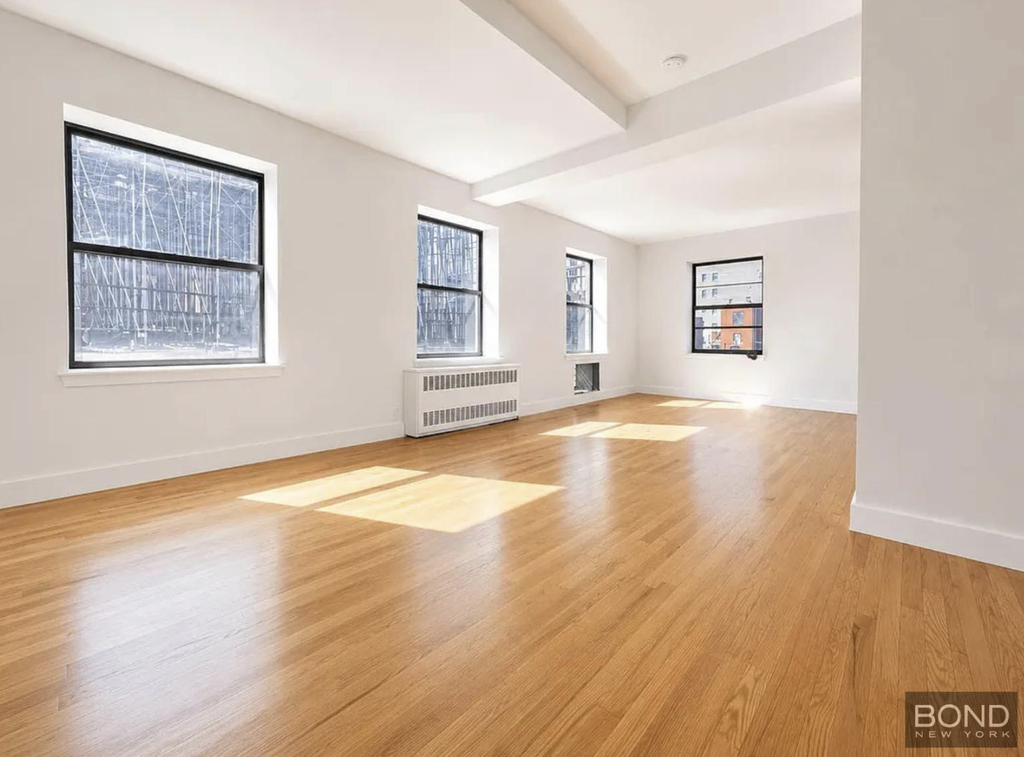 201 East 12th Street - Photo 1