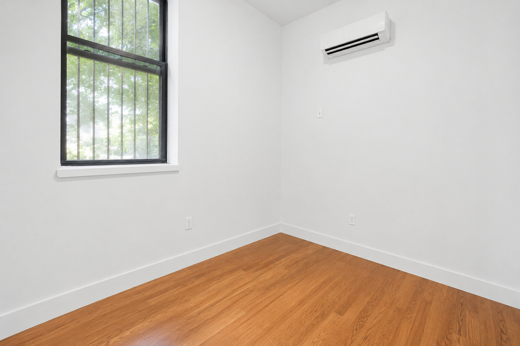 483 Evergreen Avenue - Photo 4