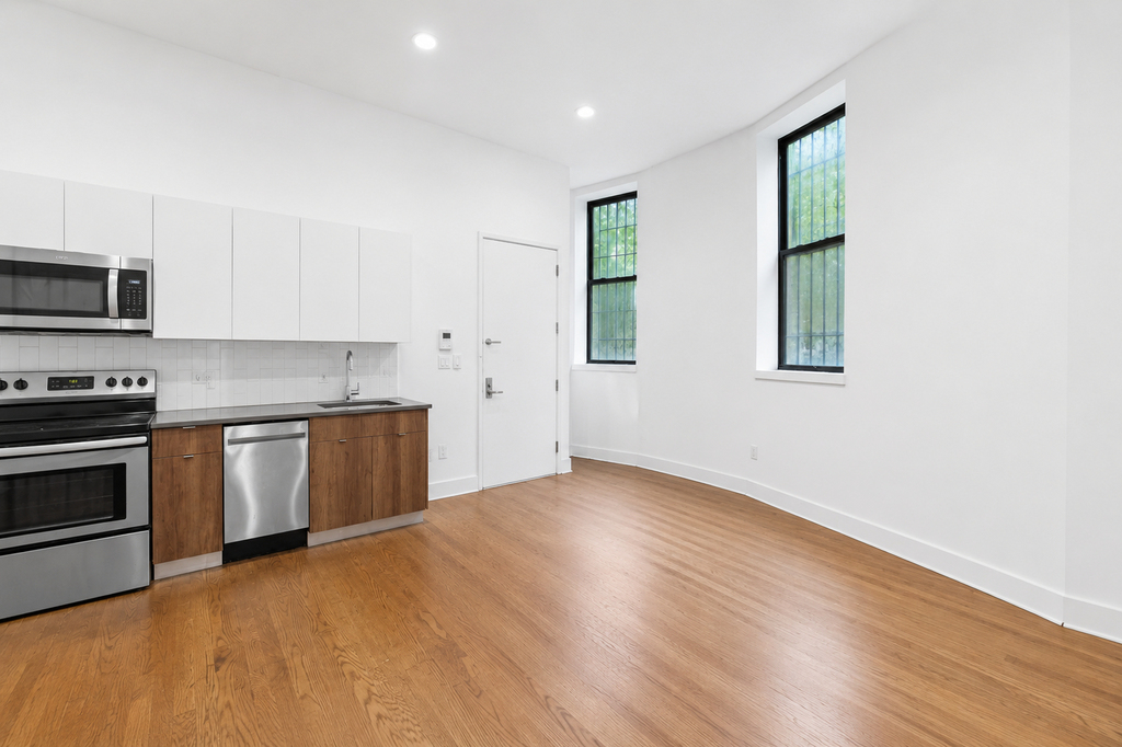 483 Evergreen Avenue - Photo 2