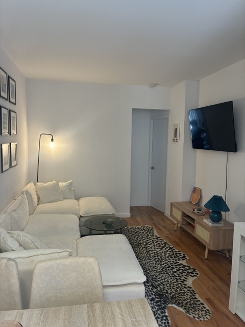 425 East 65th Street - Photo 2