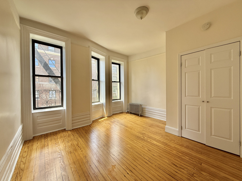  East 12th Street - Photo 3