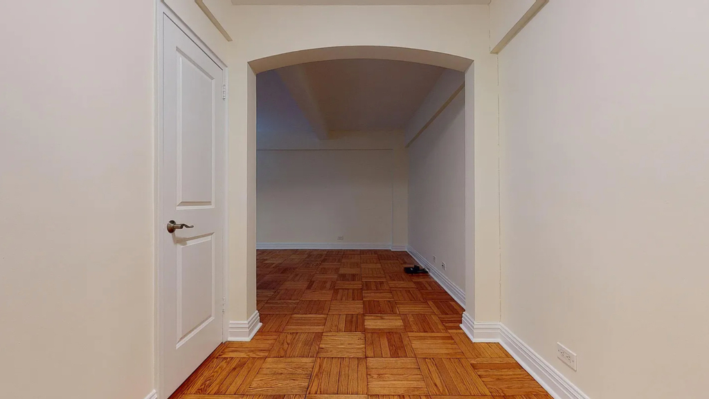 East 56th Street - Photo 5