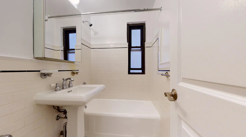 East 56th Street - Photo 8