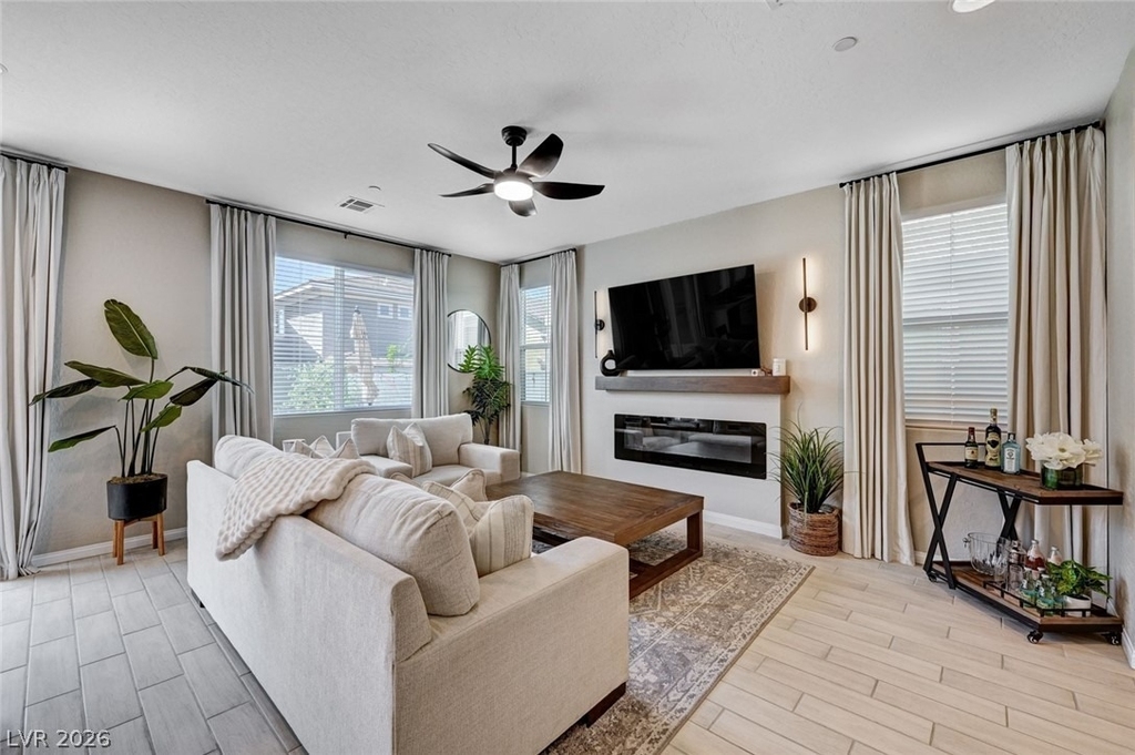 372 Silva Place - Photo 4