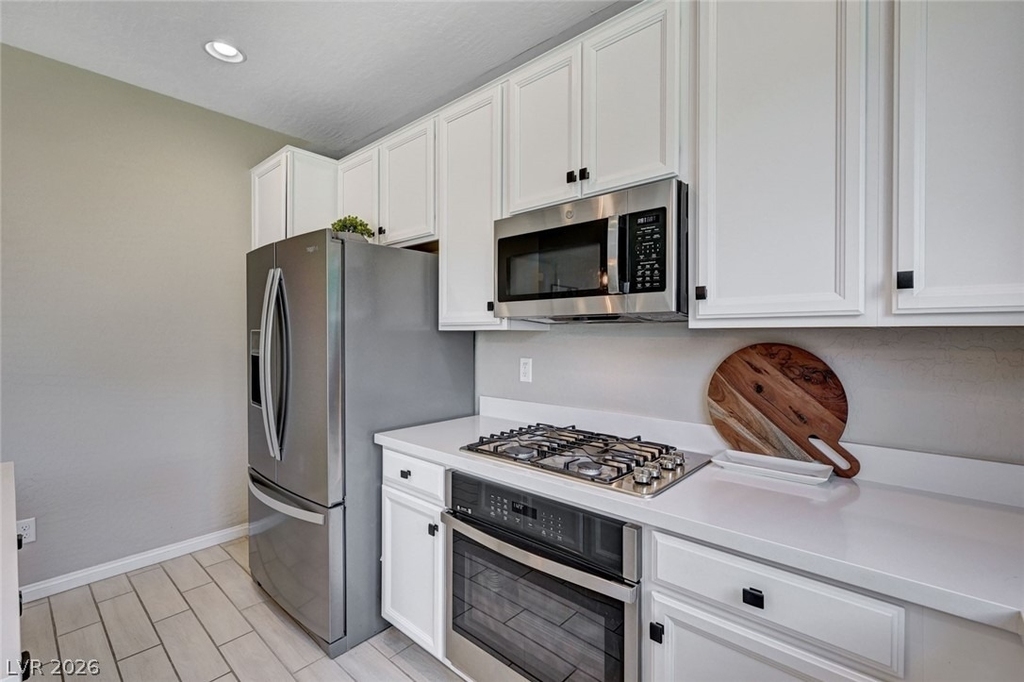 372 Silva Place - Photo 10