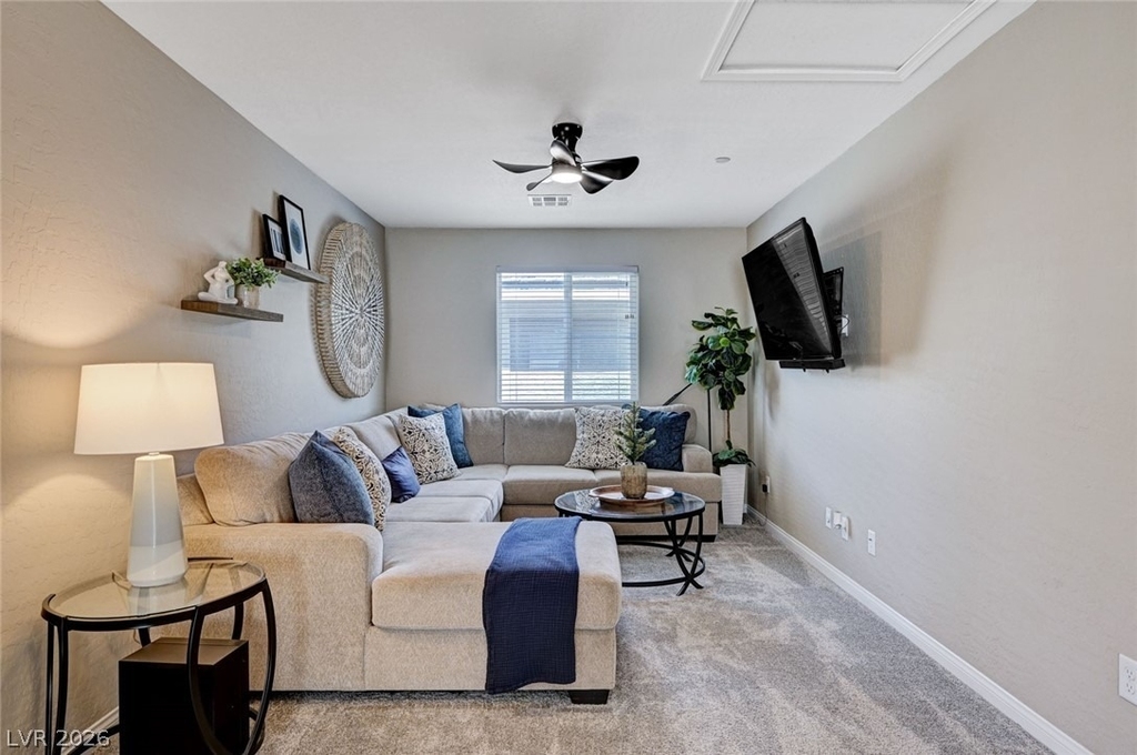 372 Silva Place - Photo 15