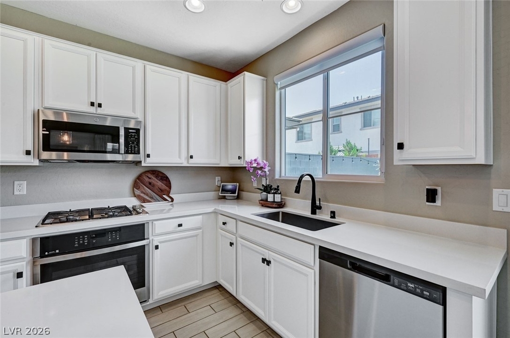 372 Silva Place - Photo 7