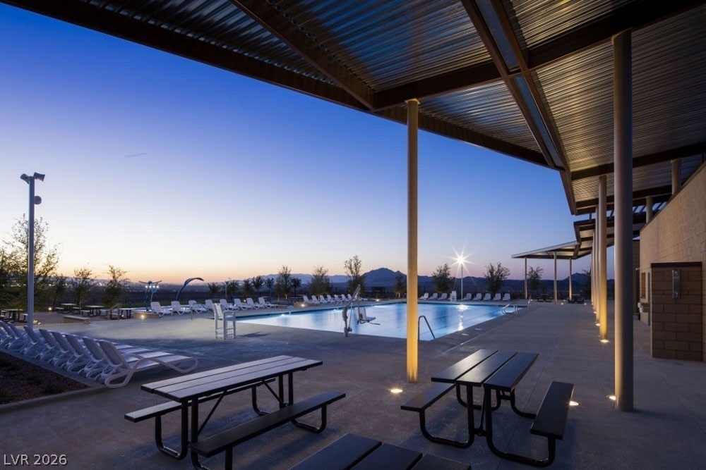 372 Silva Place - Photo 36