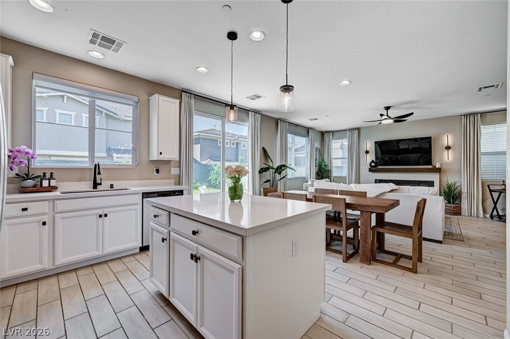 372 Silva Place - Photo 11