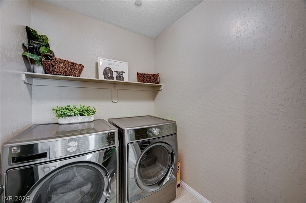 372 Silva Place - Photo 27