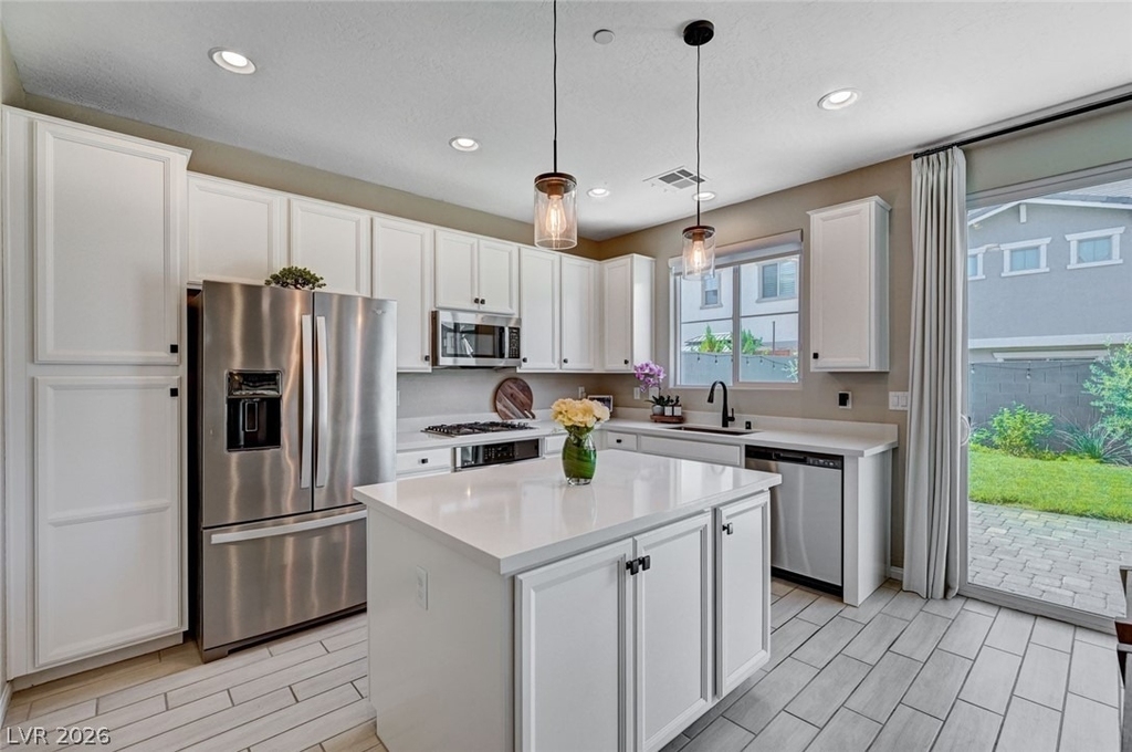 372 Silva Place - Photo 6