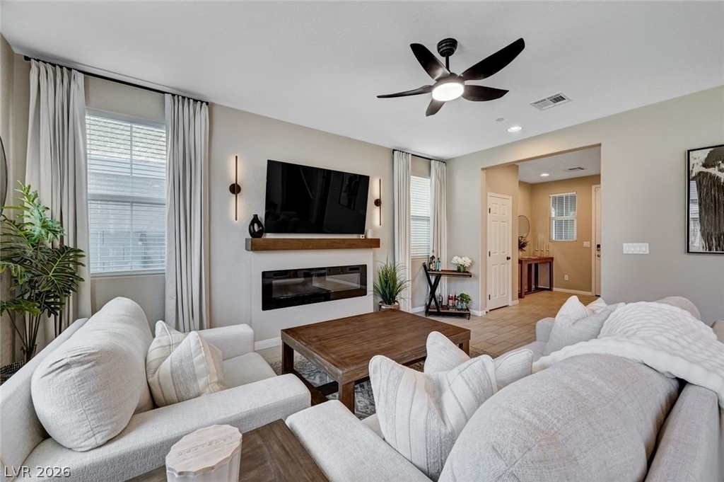 372 Silva Place - Photo 5