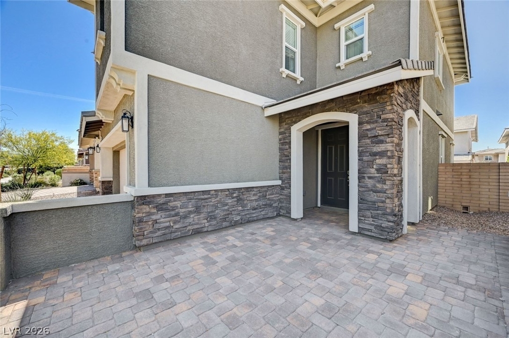 372 Silva Place - Photo 1