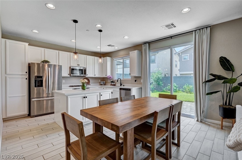 372 Silva Place - Photo 12