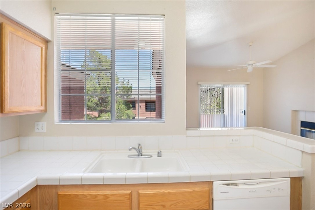 7632 Pacific Hills Avenue - Photo 10