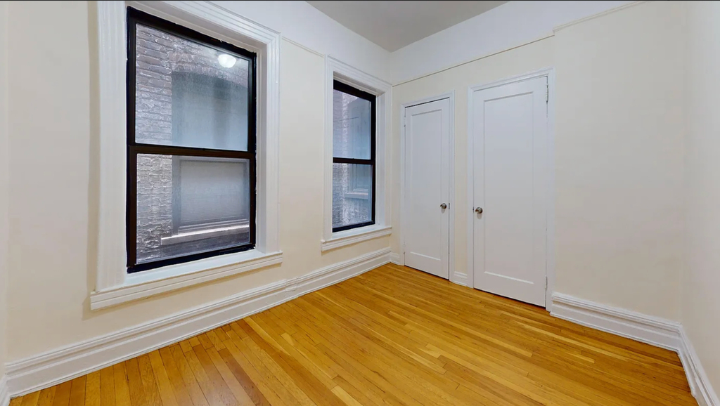 East 12th Street - Photo 5