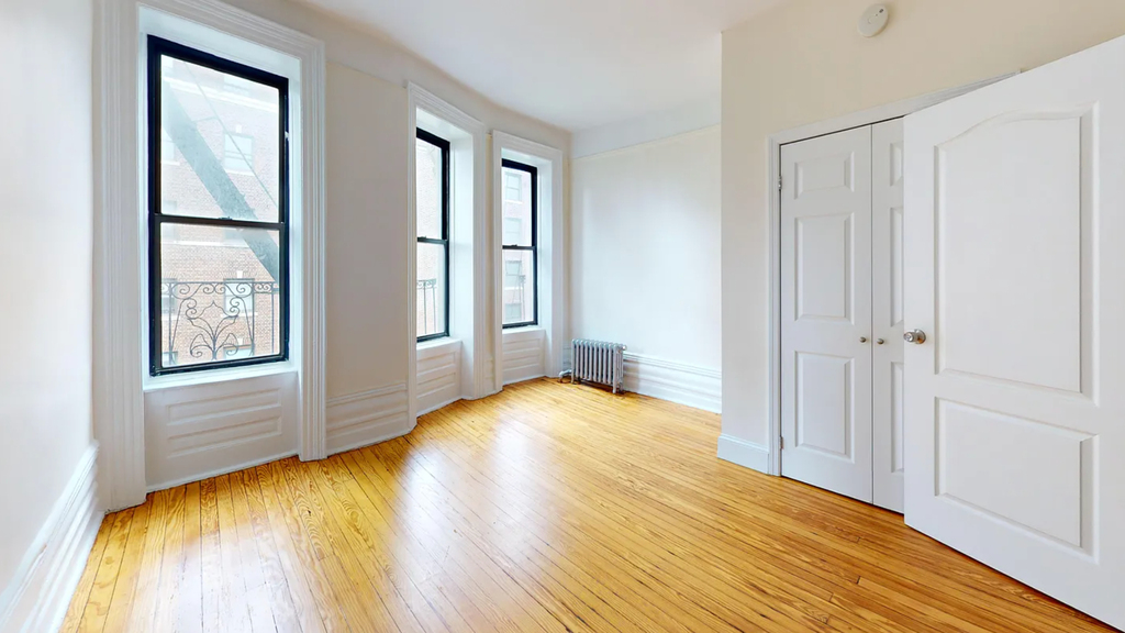 East 12th Street - Photo 0