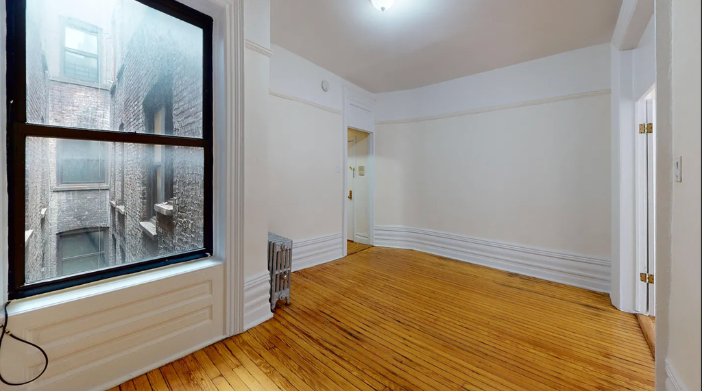 East 12th Street - Photo 6