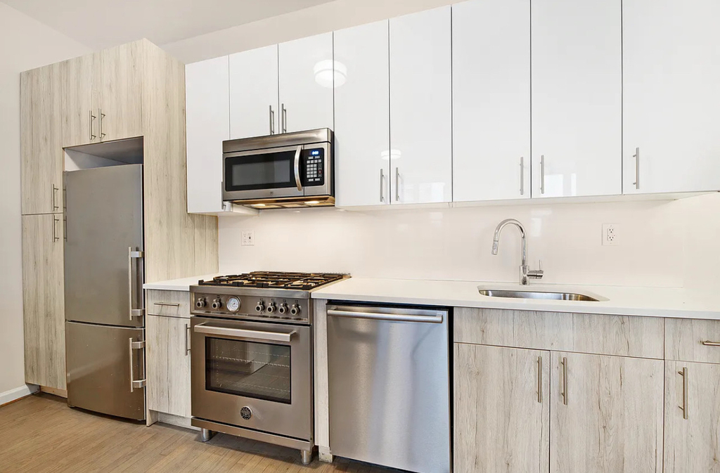 121 Madison Avenue - Photo 0