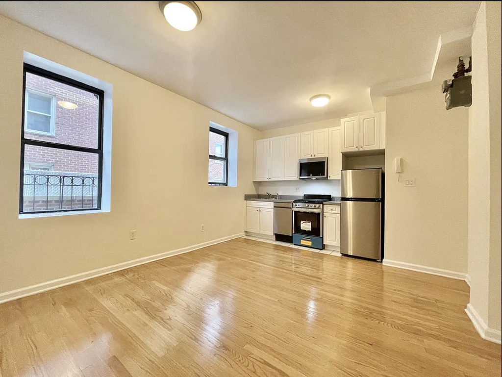 West 45th Street - Photo 0
