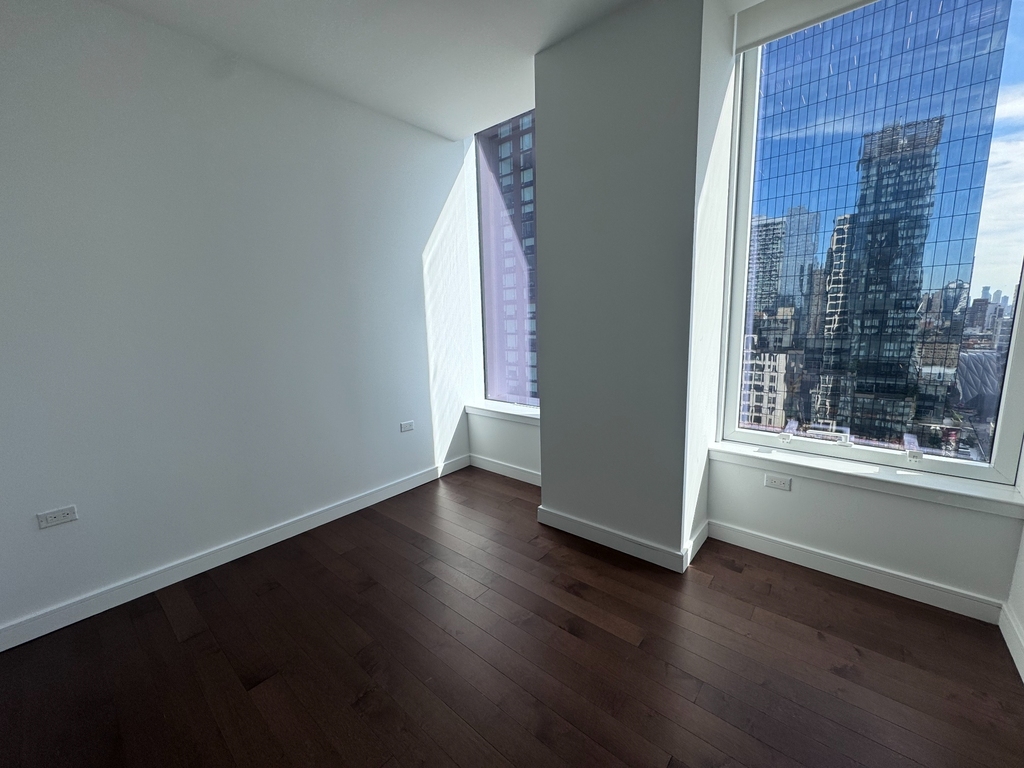 West 36th Street - Photo 1