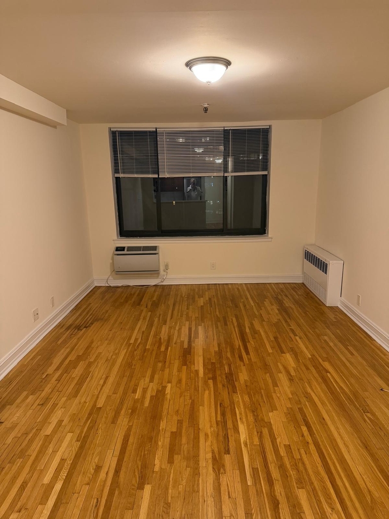 E 82nd St / 1st Avenue - Photo 3