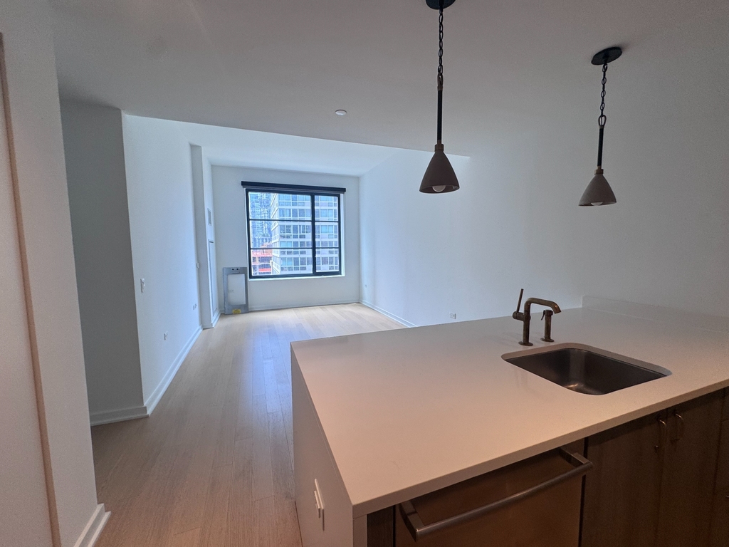 West 38th Street - Photo 3