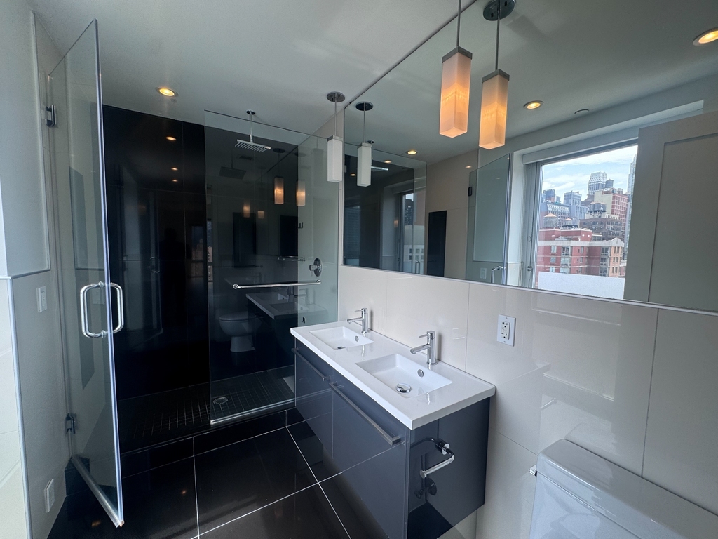 West 37th Street - Photo 4